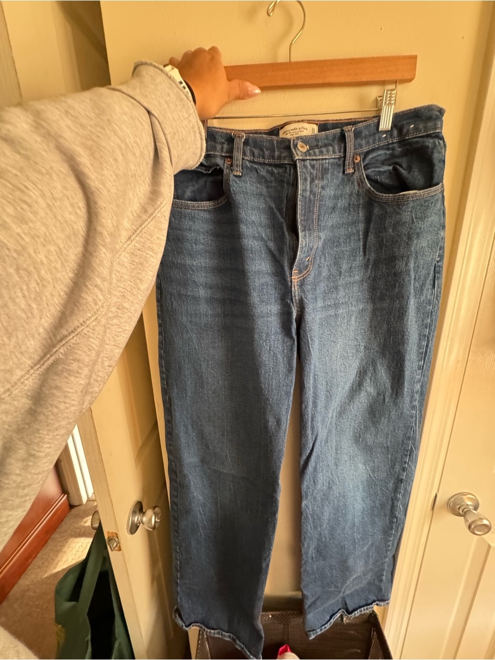 Abercrombie & Fitch womens Straight-Leg Jeans in Medium Blue Wash